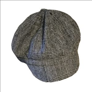 Forever 21 Black and White Cabby Hat